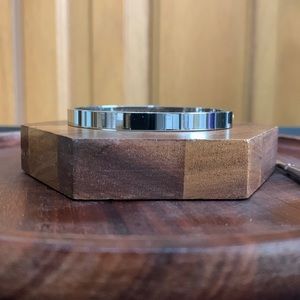 NIB Silver tone screw open/close bracelet